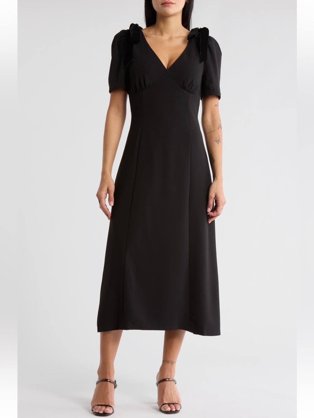 NWT Astr The Label Black V-Neck Bow Detail Midi Dress Size Small (S)
